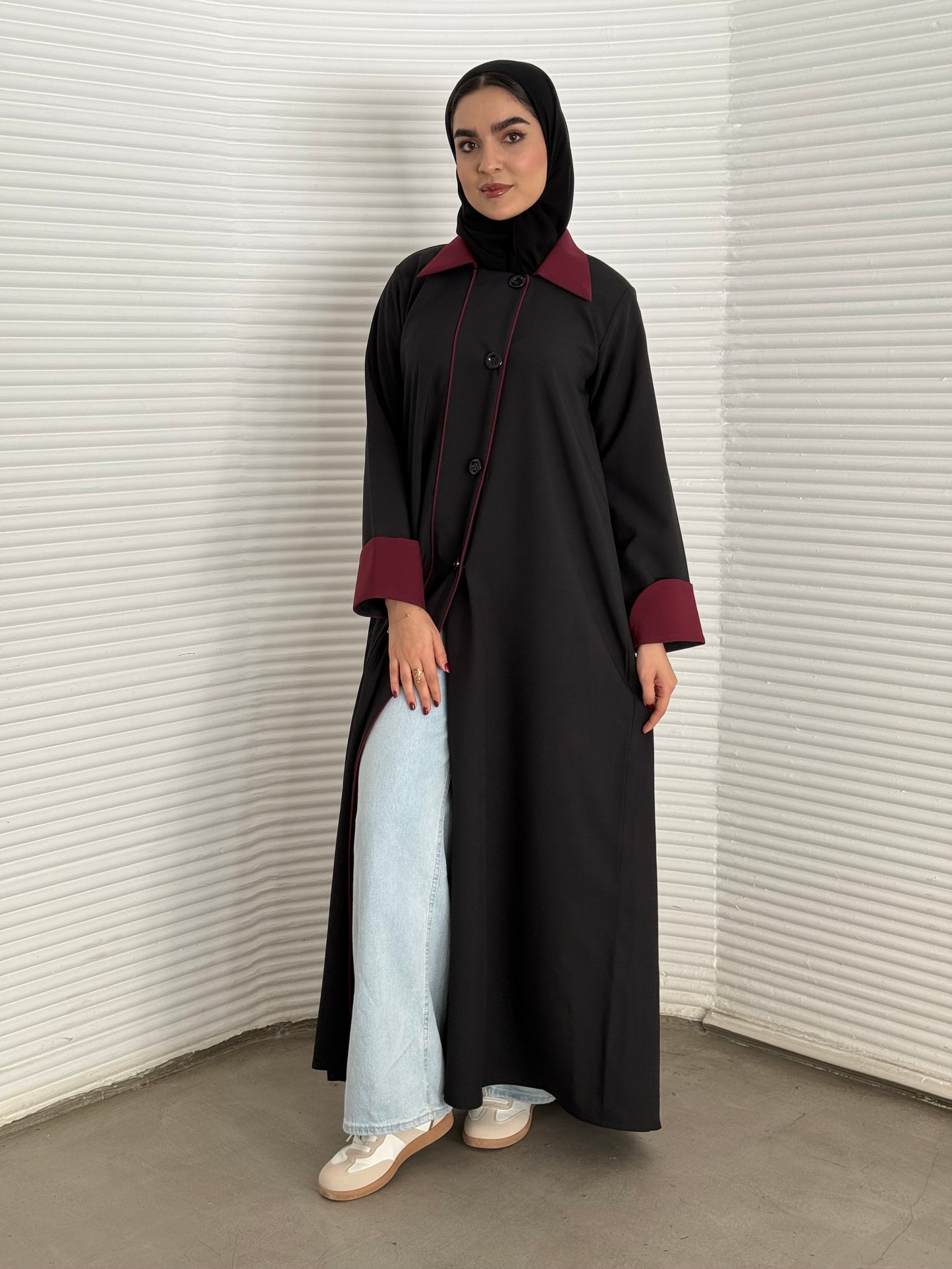 A black and burgundy(maroon) abaya perfect for everyday office wear and corporate events.