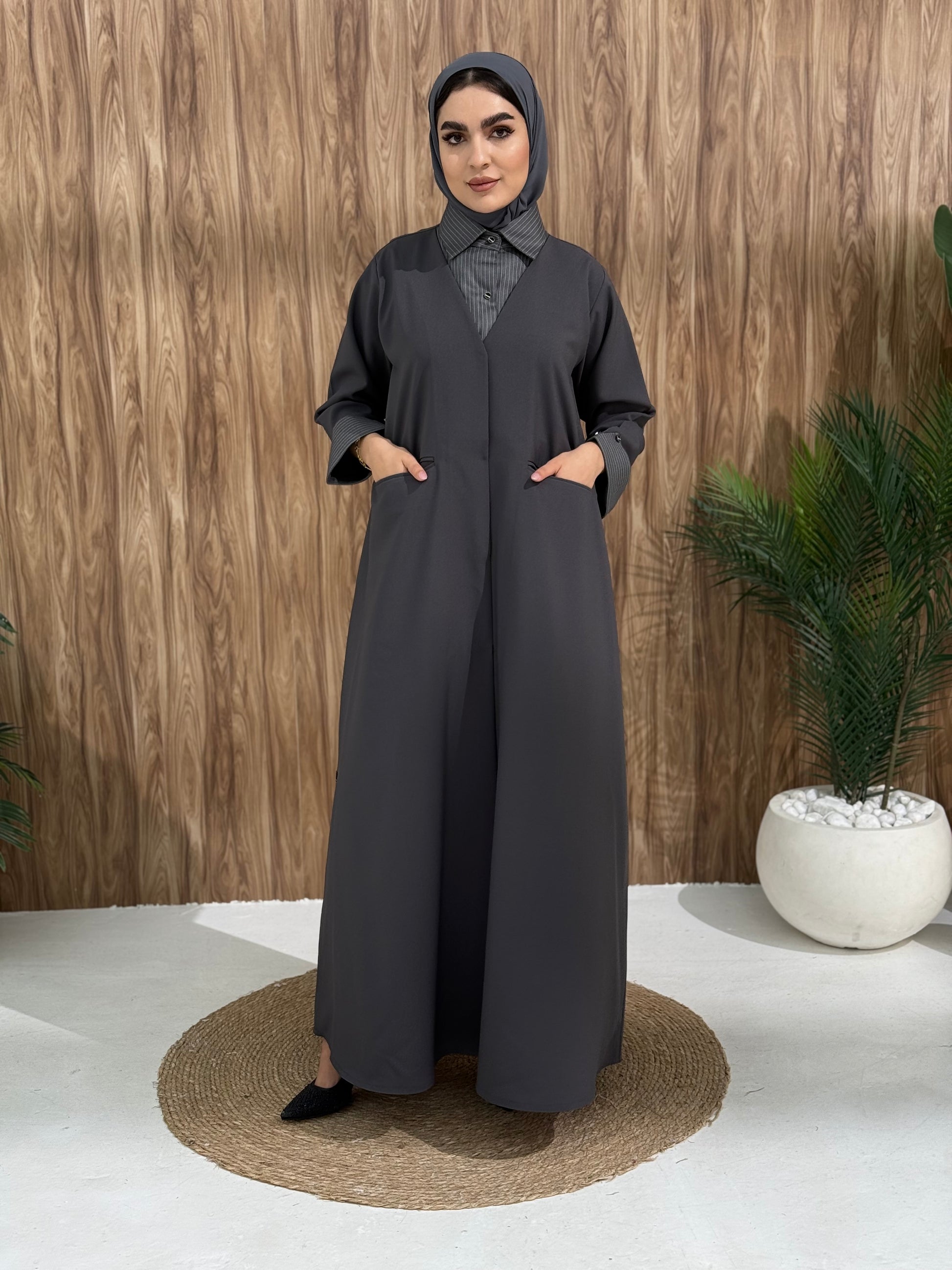 A layered grey abaya of a linen fabric hat is perfectly suited for daytime meetings or casual outings and travel.
