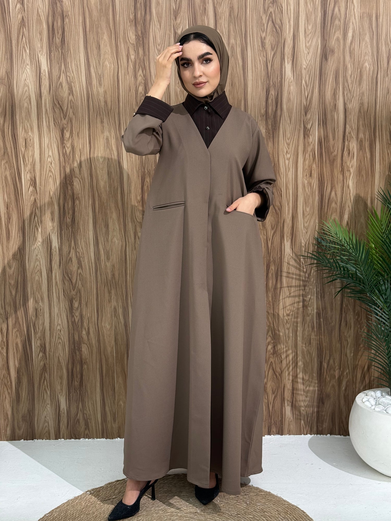 A layered mocha brown abaya of a linen fabric hat is perfectly suited for daytime meetings or casual outings and travel.