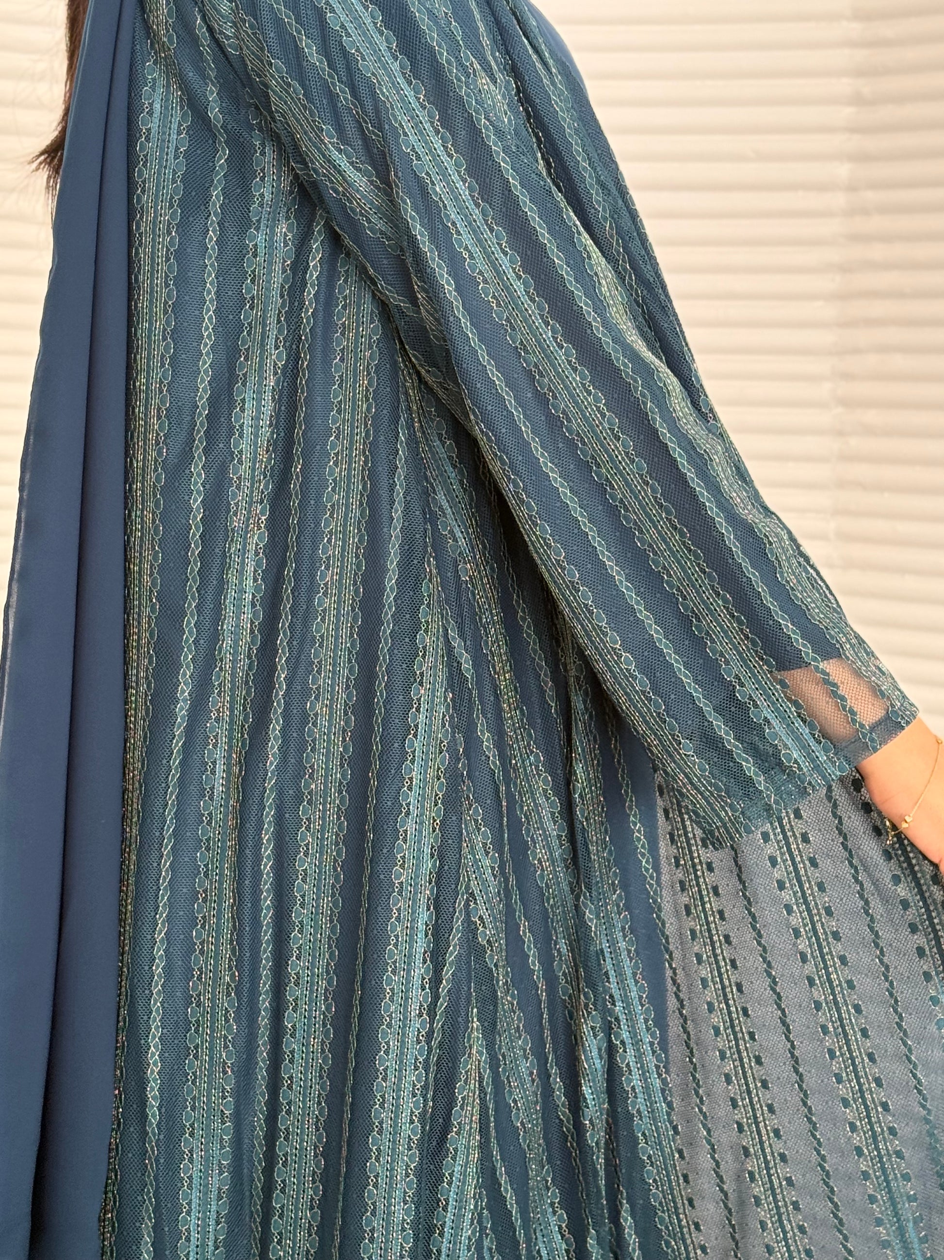 A 3 set of teal blue abaya, that includes a matching inner dress and sheila, this set is perfect for effortless evening luxury.
