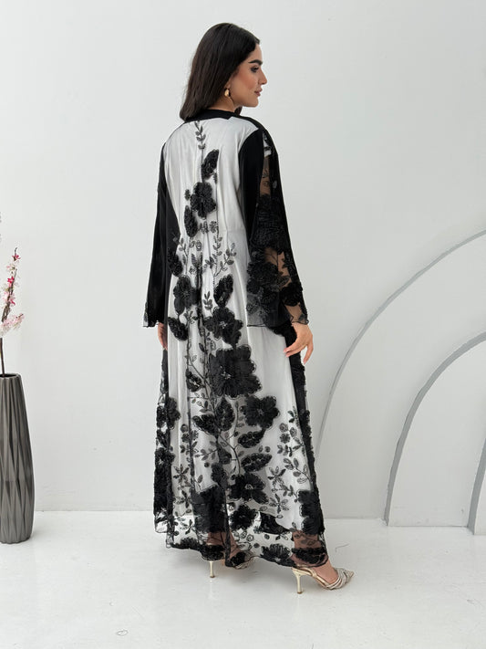A black abaya, this luxurious piece is made of lace/dantel with a premium Nida fabric, this abaya is perfect for engagement and daytime weddings.