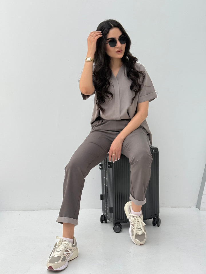 A set of brown abaya that includes matching trousers, coat abaya, inner top and sheila. This abaya set is perfect for travels and corporate events.