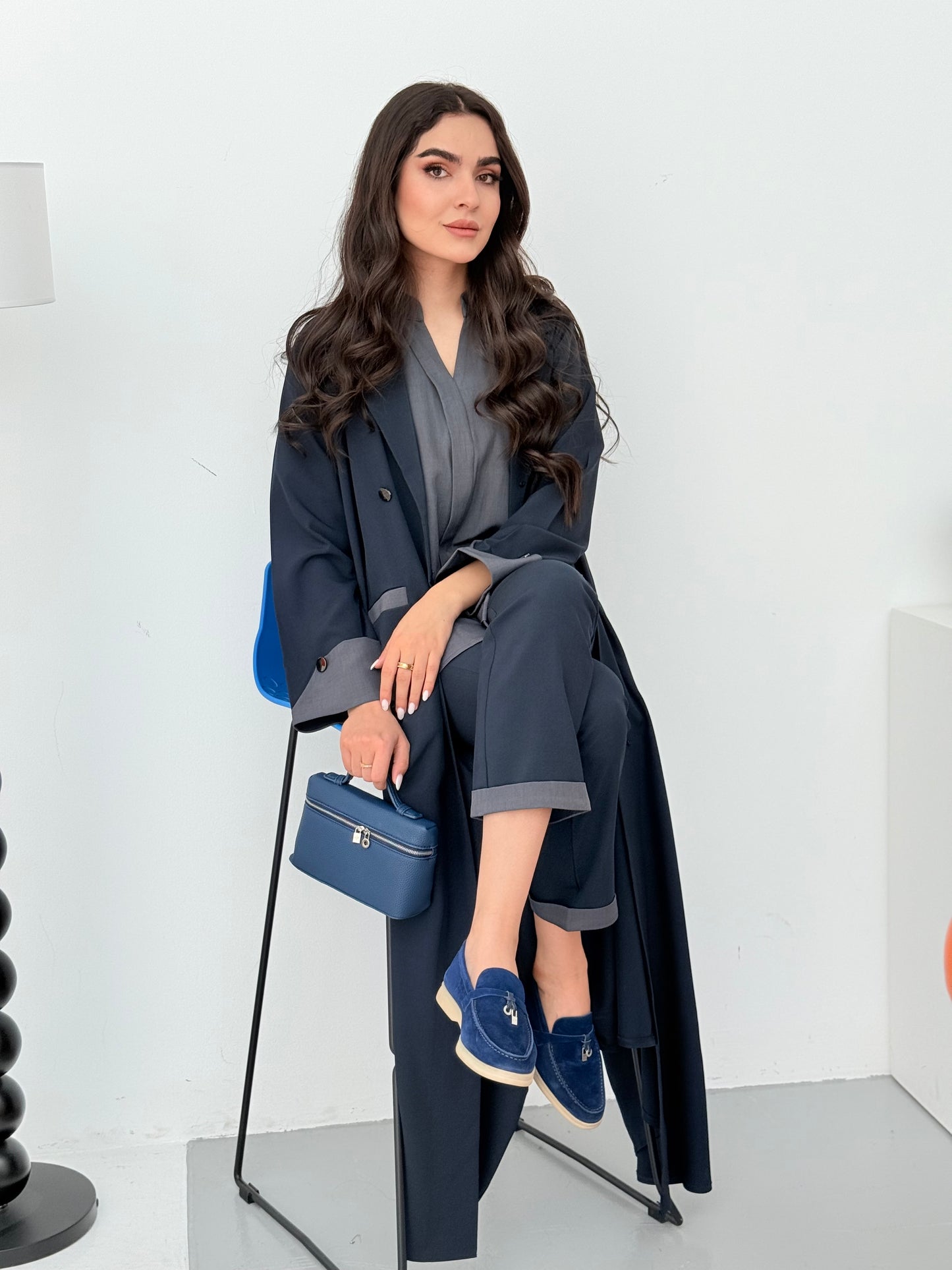A set of navy blue abaya that includes matching trousers, coat abaya, inner top and sheila. This abaya set is perfect for travels and corporate events.