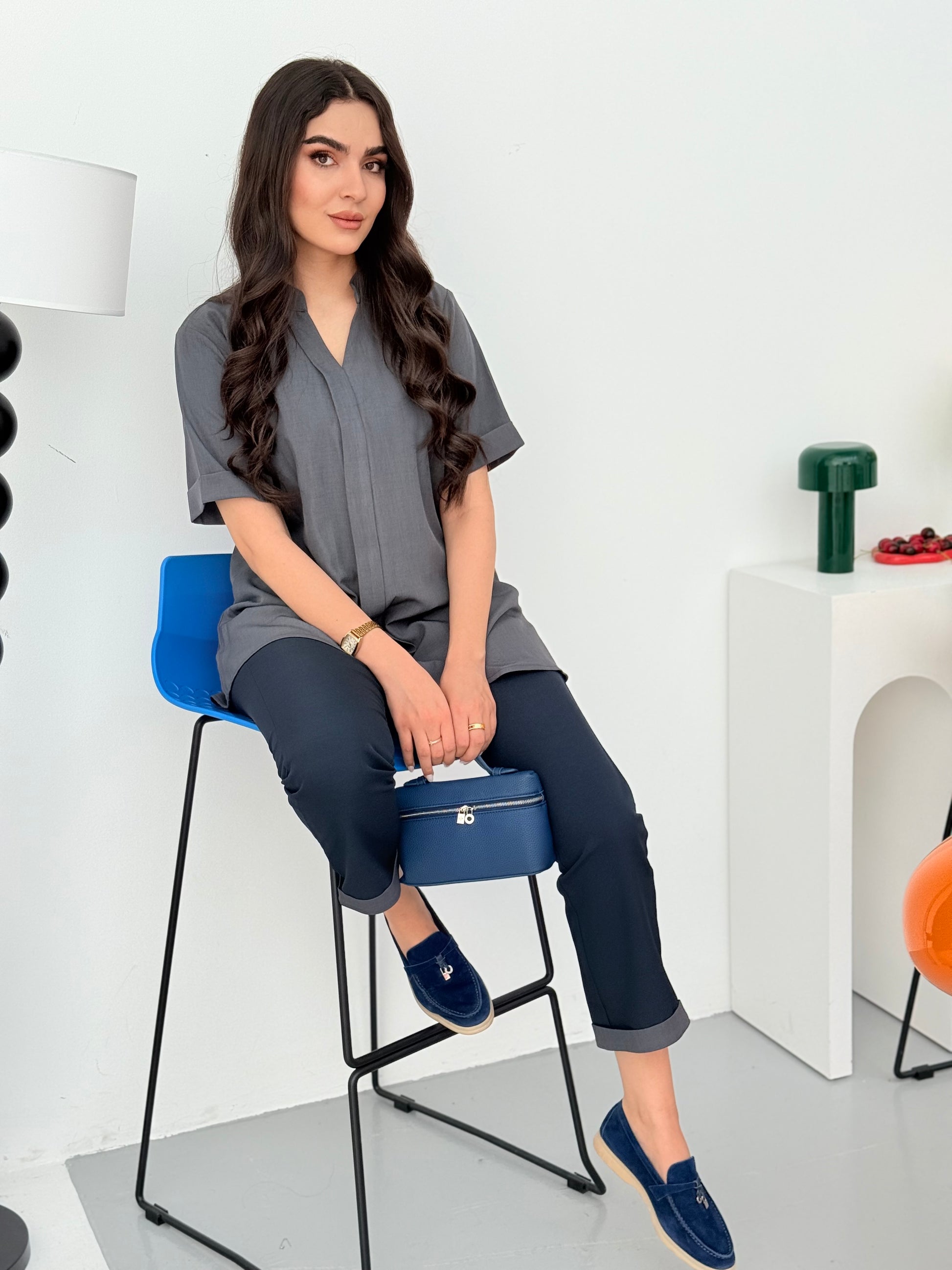 A set of navy blue abaya that includes matching trousers, coat abaya, inner top and sheila. This abaya set is perfect for travels and corporate events.